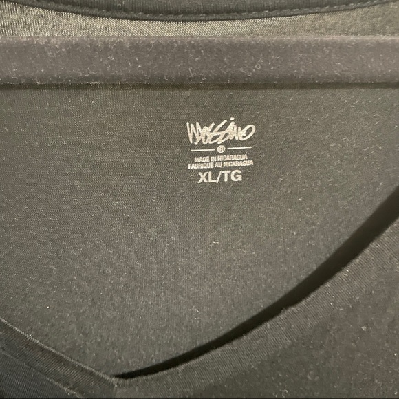 Gently worn Mossimo tshirt - Picture 3 of 3